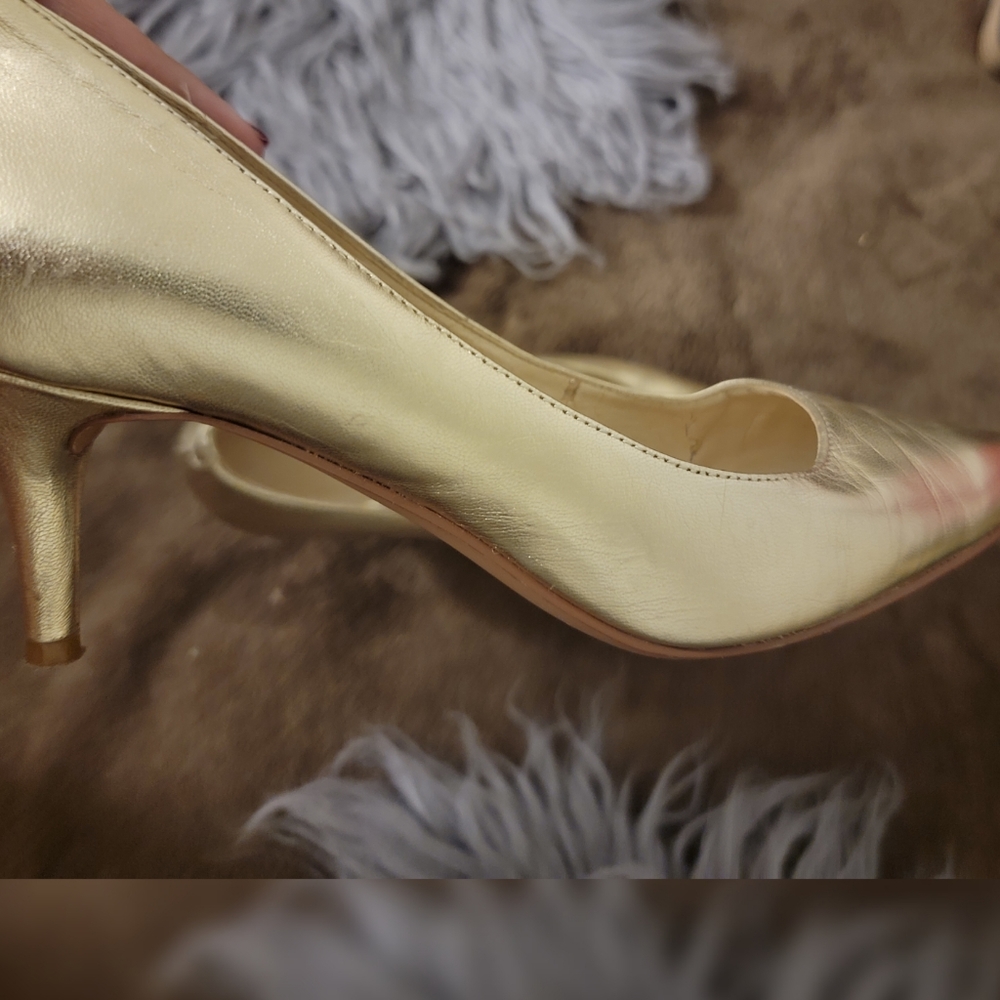 Nine West pointy toe gold leather pumps